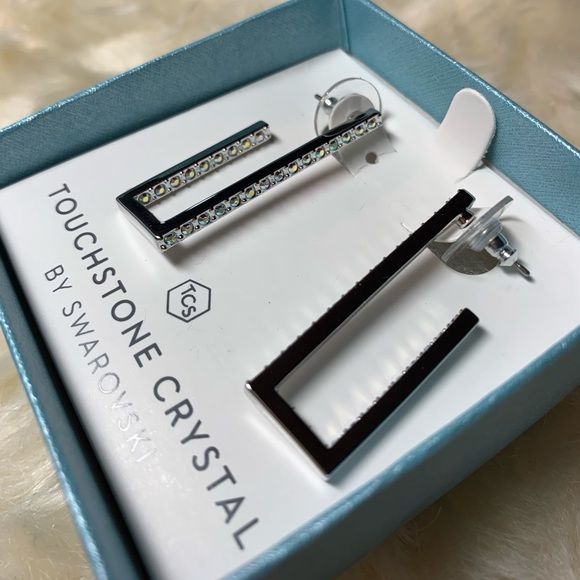 Touchstone Crystal “Around the Corner Earrings” - Picture 4 of 6